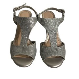 Marbella women’s silver, glitter-look 3” heels. Open toe & ankle straps. Sz 8.5